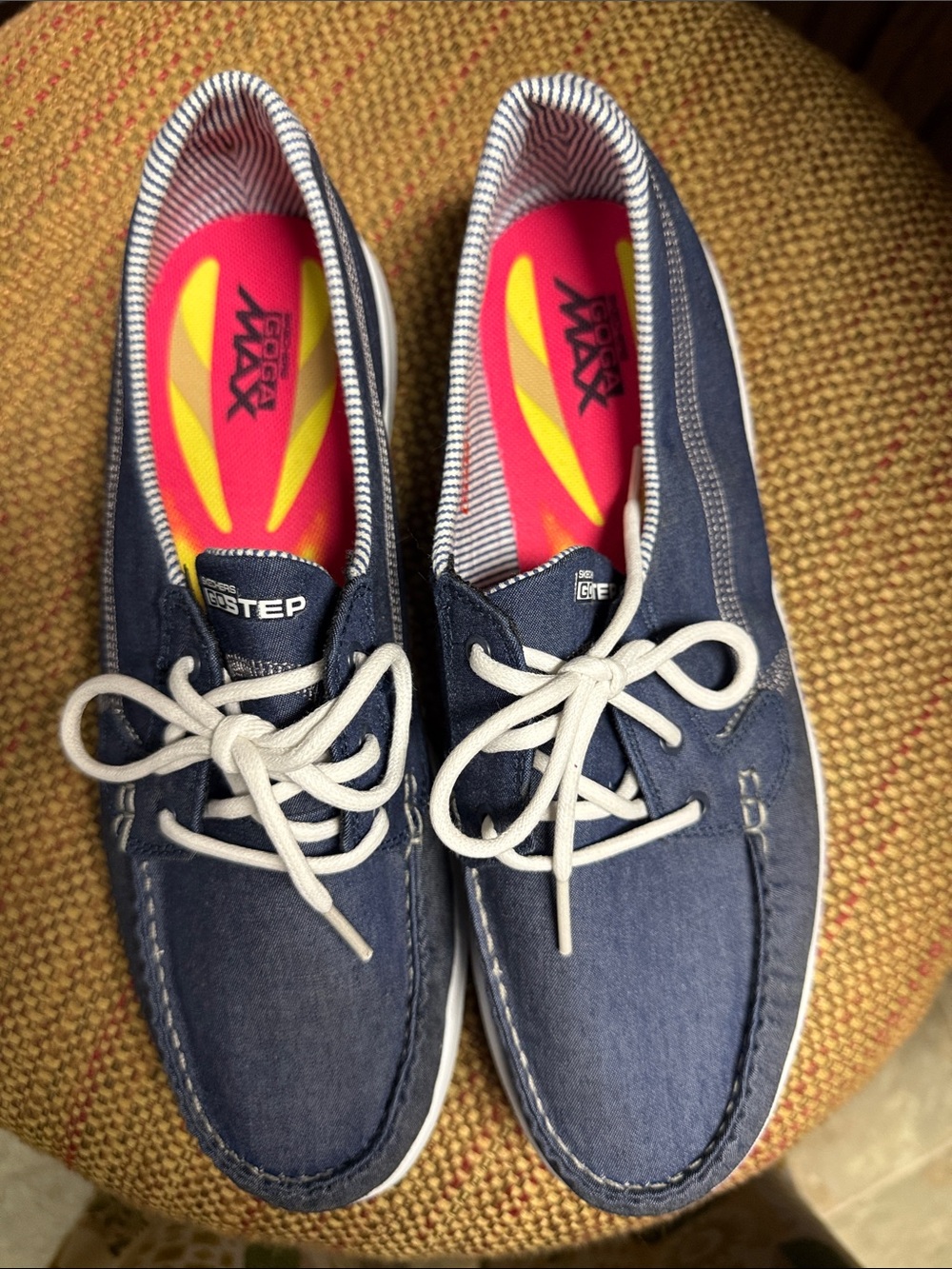 LIKE NEW Ladies Size 10 Skechers GOGA MAX Navy Boat Shoes